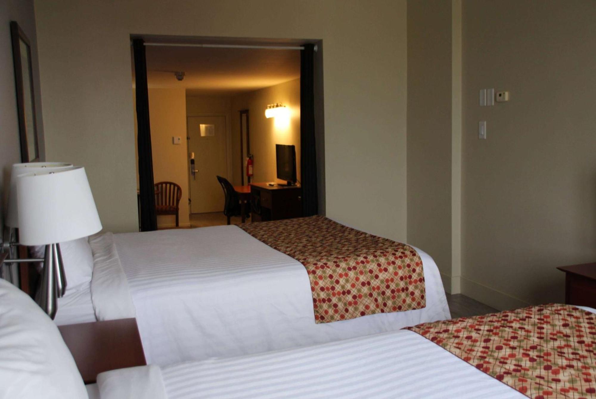 Hotel Super 8 By Wyndham Nb 3*