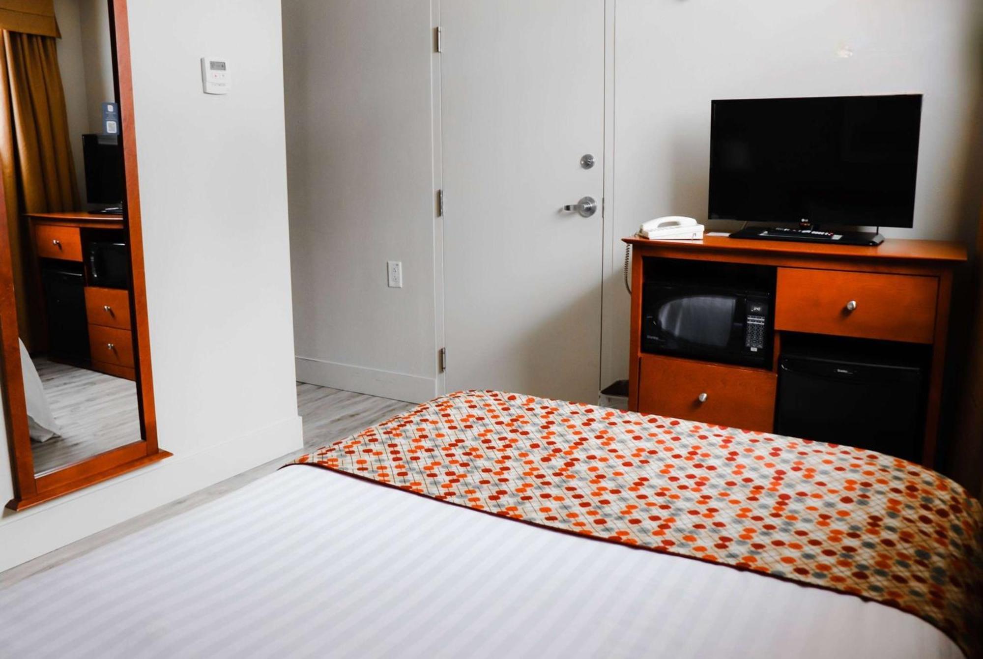 Super 8 By Wyndham Nb 3*
