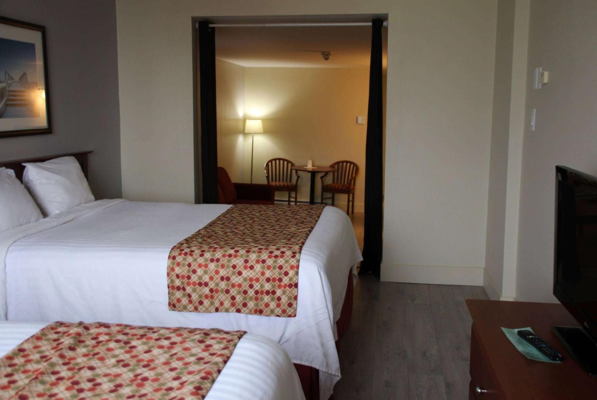 Super 8 By Wyndham Nb Hotel 3*