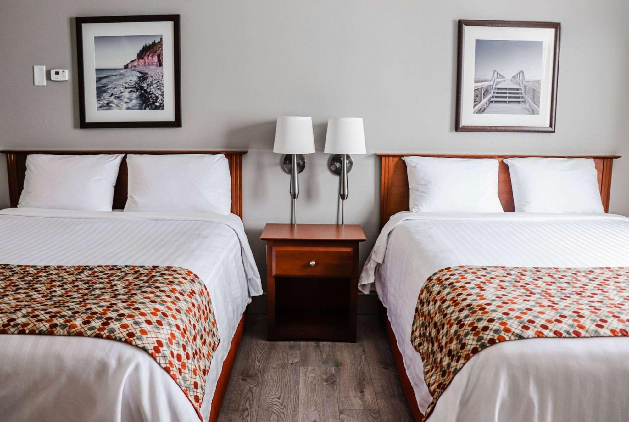 Super 8 By Wyndham Nb Hotel