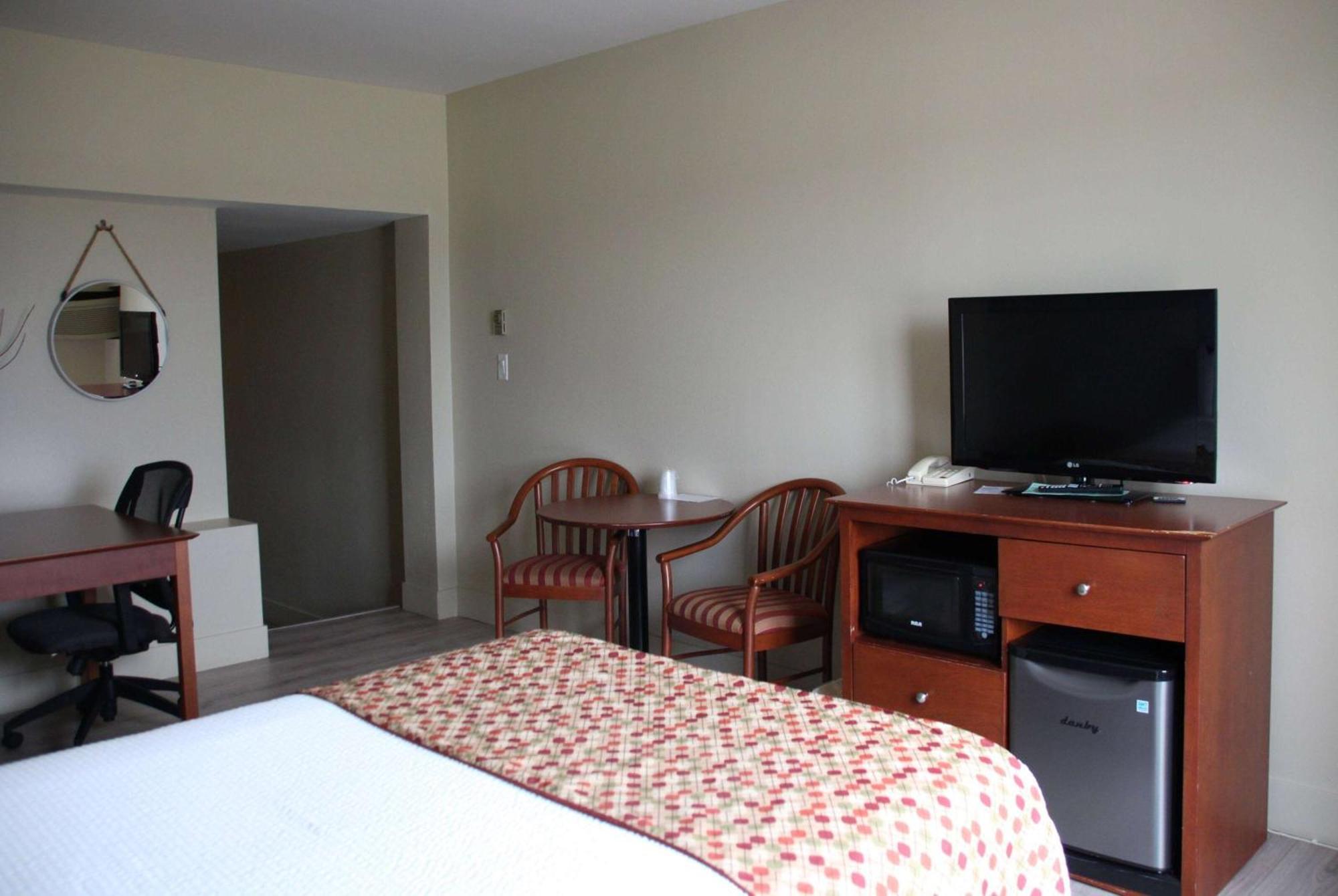 Super 8 By Wyndham Nb 3*